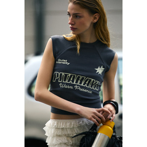 GRIMELANGE EPONA Damen-T-Shirt aus weichem und dehnbarem Stoff mit Print-Detail - Product Image 5