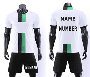 ชุดเสื้อฟุตบอลพิมพ์ลายแบบถ่ายเทความร้อนของผู้ใหญ่ดีไซน์แบบระเหิดล่าสุดผลิตจากโรงงานในปากีสถาน - Product Image 1