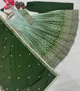 Vestido Anarkali DE TRABAJO bordado de seda Chinon de último diseñador de HENIXA CREATION, ropa india y paquistaní para fiestas en 2025 - Product Image 3