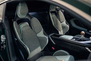 Coupé d'occasion 2024, propulsion arrière, turbo, cuir, régulateur de vitesse adaptatif, jantes 19 pouces, boîte manuelle, conduite à gauche, couleur foncée, sans accident, prêt à être expédié. - Product Image 5