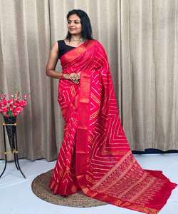 Saree prêt-à-porter avec dentelle florale en velours - Product Image 6