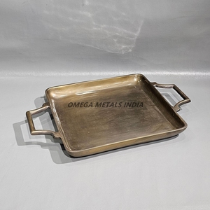 Bandeja de servicio cuadrada de alta calidad en acabado de bronce rico con asas de fácil agarre para exhibir golosinas y artículos decorativos - Product Image 4