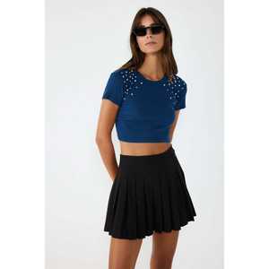 Top Corto Informal para Mujer con Logotipo Bordado, Detalle de Piedras, Tela Satén, Talla XL, Alta Calidad, Tinte Liso, Temporada de Otoño - Product Image 3