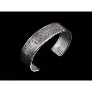 Bracelet sculpté à la main - Tailles standard/moyenne/petite (5 pouces, 6 pouces) - Product Image 1