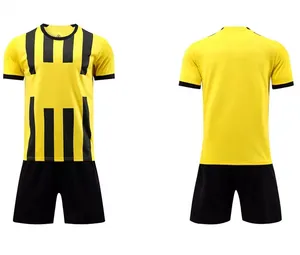 Uniforme de football 100% Polyester, nouveau Design personnalisé, tissu respirant et sublimé, vente en gros - Product Image 1