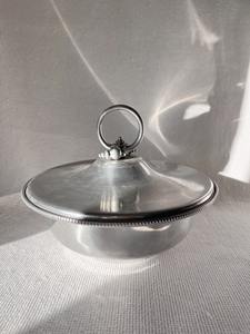 Casserole en métal classique aspect argent avec couvercle à anneau pour table à manger traditionnelle et buffet, utilisation de service en provenance d'Inde - Product Image 4