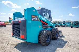 Chargeuse compacte sur pneus Sunward SWL3230 à moteur diesel, avec roulement central haute performance, pour la construction - Product Image 4