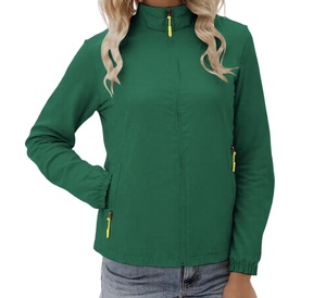 Veste pour femme sur mesure, design et couleur personnalisés, respirante, coupe-vent et résistante au froid, imperméable, softshell - Product Image 1