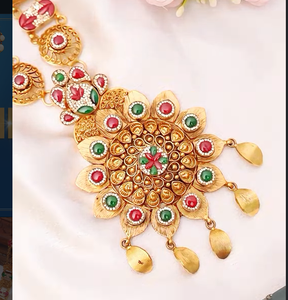 Collar kundan multicolor en tono dorado tradicional con aretes a juego, diseño floral antiguo, conjunto de joyería festiva para novias y bodas. - Product Image 4