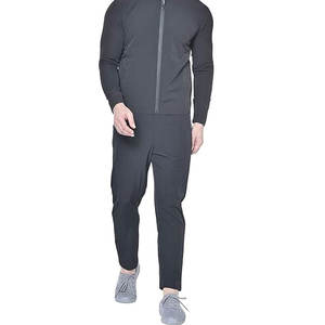 Chándal atlético para hombre, traje de poliéster suave que ofrece flexibilidad para correr por la mañana o rutinas de ejercicio en interiores - Product Image 1