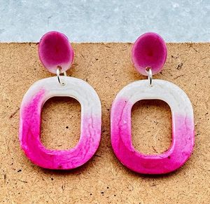 Boucles d'oreilles créoles en résine personnalisées de haute qualité pour femmes initiales monogrammées ajouter une touche personnalisée à bas prix de l'artisanat HF - Product Image 2