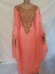 Caftán Dubai Farasha, Hermoso Caftán Rojo Musulmán Tradicional con Pedrería, Trabajo Artesanal, Nuevo 2024 - Product Image 3