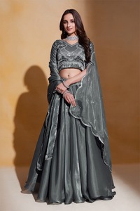 El último diseñador Lehenga Choli de Fab Zone Organza Seda Hilo Secuencia Trabajo Ropa india y pakistaní - Product Image 4