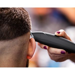 Juego de Recortadora de 2 Piezas en Negro Metálico Mate, Resistente al Agua IPX7, 5 Protectores, Batería USB de 2500 mAh, Cuchillas de Acero Inoxidable, 3-5 Horas de Duración - Product Image 3