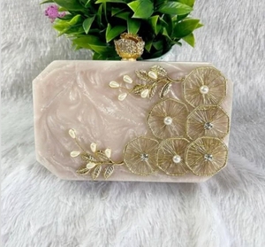 Bolso de mano de resina de color personalizado, monedero metálico de madera impermeable con decoración de botones para viajar, directo desde la India por Faizacraft - Product Image 2