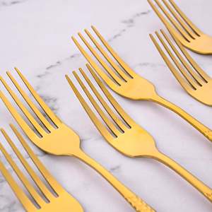 Juego de 6 tenedores de cena dorados de acero inoxidable atemporales con cuchara de té, utensilios de mesa de metal. - Product Image 4