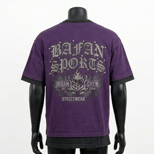 Camiseta premium de doble capa para hombre, 190 GSM, jersey de algodón y poliéster, color morado por fuera, negro por dentro, con logo impreso personalizado. - Product Image 2