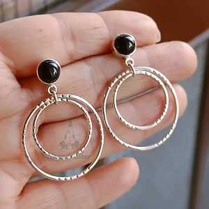 Pendientes de Aro de Ónix Negro: Hechos a Mano en Plata de Ley 925 con Doble Colgante - Product Image 5