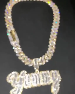 Colgante Unisex de Plata 925 con Letra Personalizada Iced Out, Cadena Cubana, Diamante Moissanita VVS, Elegante Estilo Hip Hop - Product Image 2