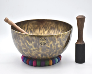 Cuenco universal hecho a mano para curación con sonido Cuenco de canto con Striker de madera para meditación Yoga Terapias de curación con sonido a bajo precio - Product Image 2