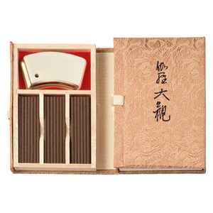 Kyara Taikan - Juego de 45 Varillas de Incienso Aromático de Sándalo Japonés - Product Image 1