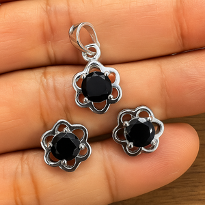 Juego de Joyería Fina Rhaya Jewels de 3 Piezas en Plata 925 con Baño de Rodio, Collar de Flores de Ónice Negro para Mujer, Regalo de Boda o Compromiso - Product Image 5