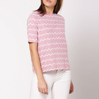 Camiseta de Mujer con Estampado en Zig-Zag para Ropa Urbana |   Camisa de Algodón Peinado de Alta Densidad de 200 g/m² |   Top Urbano con Diseño Gráfico Moderno