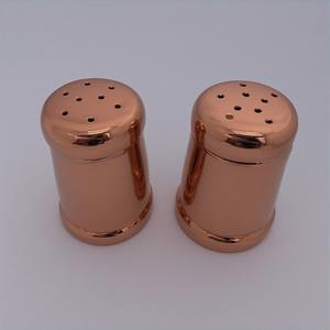 Molinillo de sal y pimienta de latón decorativo con detalles geométricos tallados, trabajo artesanal Diseñado para interiores de comedor decorativos - Product Image 2