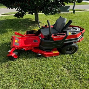 Cortacésped de giro cero a gasolina Gravely con desbrozadora montada en el asiento para mantenimiento de caminos y jardines - Product Image 6