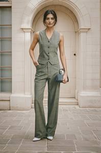 Pantalon olive pour femme, style minimaliste de haute qualité, élégant, imperméable, écologique, en polyester/coton, fabriqué en usine au Vietnam - Product Image 2