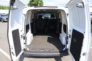 Nissan N.V200 Compact Cargo Van 2024 d'occasion en excellent état, conduite à gauche, sièges en cuir, caméra de recul - Product Image 3