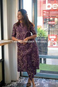 NUEVO LANZAMIENTO DE CONJUNTOS DE TELA DE ALGODÓN PARA ROPA CASUAL MODERNA CON HERMOSO TRABAJO IMPRESO EN JAIPURI PARA BODAS/DIVALI - Product Image 4