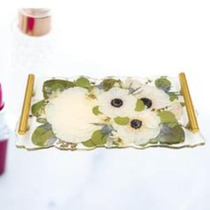 Plateau de service en résine fabriqué à la main pour une décoration intérieure luxueuse avec des motifs vibrants et une finition lisse et brillante - Product Image 4