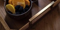 Plateau carré en bois avec poignée métallique, portable, à un seul niveau, design moderne, multifonction, finition polie, facile à nettoyer, cuisine, salon