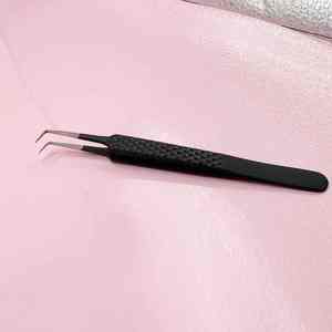 Pince à cils professionnelle noir mat 90 degrés pince à cils maigre pointu Logo personnalisé Extension de cils en acier inoxydable - Product Image 5