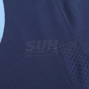 Vente d'usine - Prix abordable - Maillot d'été respirant en maille pour homme - Manches courtes - Col en V - Logo personnalisé - Couleurs et tailles variées - Vente en gros - Product Image 4