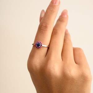 ที่สวยงามที่สุดที่มีคุณภาพที่ดีที่สุดที่ทำด้วยมือ14K ของแข็งสีทองธรรมชาติสีฟ้าตัดรอบตัดไพลินและทับทิมดอกไม้เครื่องประดับแหวนคลัสเตอร์รัศมี - Product Image 2