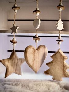 Adorno colgante de Navidad de madera hecho a mano con acabado vintage, ideal para decoración y celebración de vacaciones de granja - Product Image 5