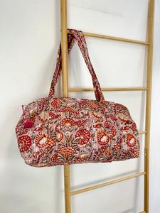 กระเป๋าโท้ทผ้าควิลท์ลายดอกไม้สีแดง ทำจากผ้าฝ้าย เป็นมิตรกับสิ่งแวดล้อม ทนทาน เหมาะสำหรับโยคะ ช้อปปิ้ง ไปทะเล ใช้ในชีวิตประจำวัน ออกกำลังกาย - Product Image 3