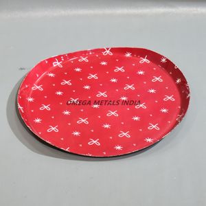 Elegante bandeja redonda para servir en Diseño a cuadros verdes y blancos, Perfecta para servir aperitivos y agregar un toque de encanto rústico - Product Image 2