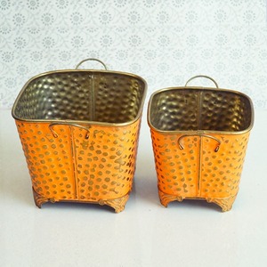 AK Laiton Décoratif Martelé Rectangle Métal Orange Doré Jardinière Avec Poignées Lot De Deux Pour Extérieur Intérieur Les Deux - Product Image 1