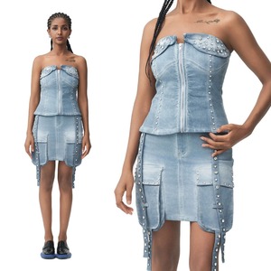 เดรสยีนส์ผู้หญิงแบบเซ็กซี่ แขนกุด ผ้ายืด ทรงเข้ารูป มินิเดรส ปักโลโก้ สไตล์สตรีทแวร์ ประดับคริสตัล พร้อมเข็มขัด - Product Image 6