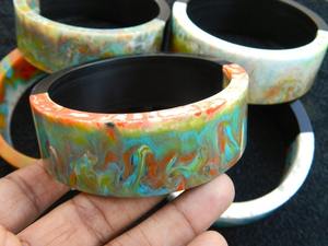 Pulsera abierta suave en forma de arco de Color Carey retro, una pulsera de textura fina de brazaletes de resina de nicho - Product Image 2