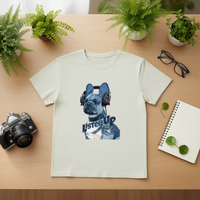 Camiseta Unisex de Jersey 100% Algodón, 210 g/m², Corte Regular, Manga Corta, Transpirable y Resistente, Logotipo Frontal Serigrafiado