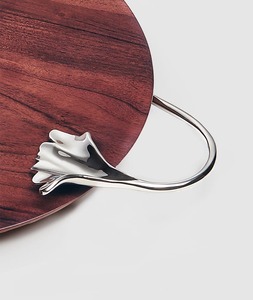 Plateau en bois à succès avec poignées, plats et assiettes en bois - Product Image 3
