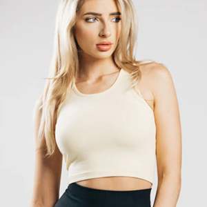 94% coton 6% élasthanne encolure dégagée sans manches Style dos nageur longue ligne sel de mer femmes ajusté Performance Crop Top sans manches - Product Image 6
