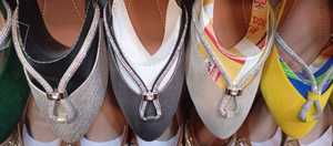 Perles de couleur or et argent Khussa Sandales Khussa en velours faites à la main pour femmes avec perles - Product Image 3