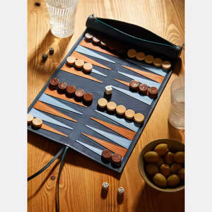 Jeu de société de voyage pliable 2 en 1 en cuir, backgammon et échecs, avec design enroulable pour une utilisation en intérieur/extérieur - Product Image 5