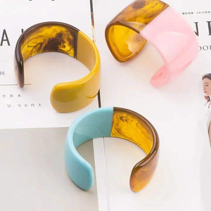 Bracelet en résine de haute qualité, nouvelle mode, fabriqué par le fabricant, disponible en plusieurs couleurs, pour femmes, accessoires de bijoux, ensembles de luxe pour le bras - Product Image 4