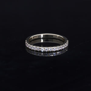 Banda de diamantes apilable de oro de 14 quilates con brillantes diamantes redondos naturales de 0,39 CTW en un ajuste de pavé delicado para una elegancia atemporal - Product Image 1